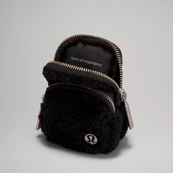 NWT Lululemon Nano Fleece Clip On Backpack! - Picture 2 of 10